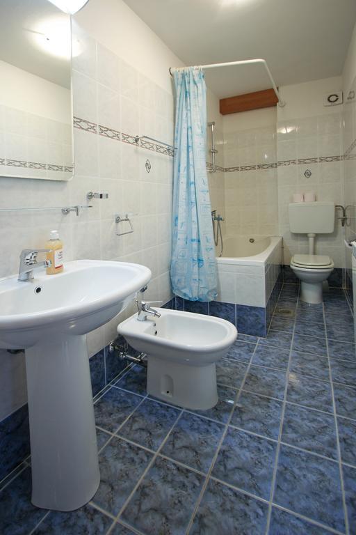 Apartments Ava Porec Bagian luar foto