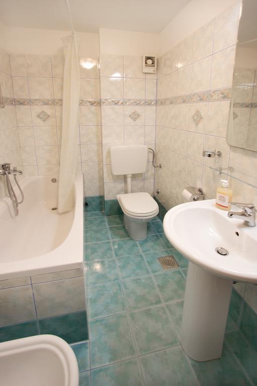 Apartments Ava Porec Bagian luar foto