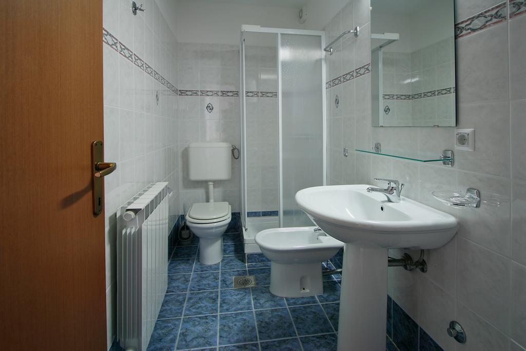 Apartments Ava Porec Bagian luar foto