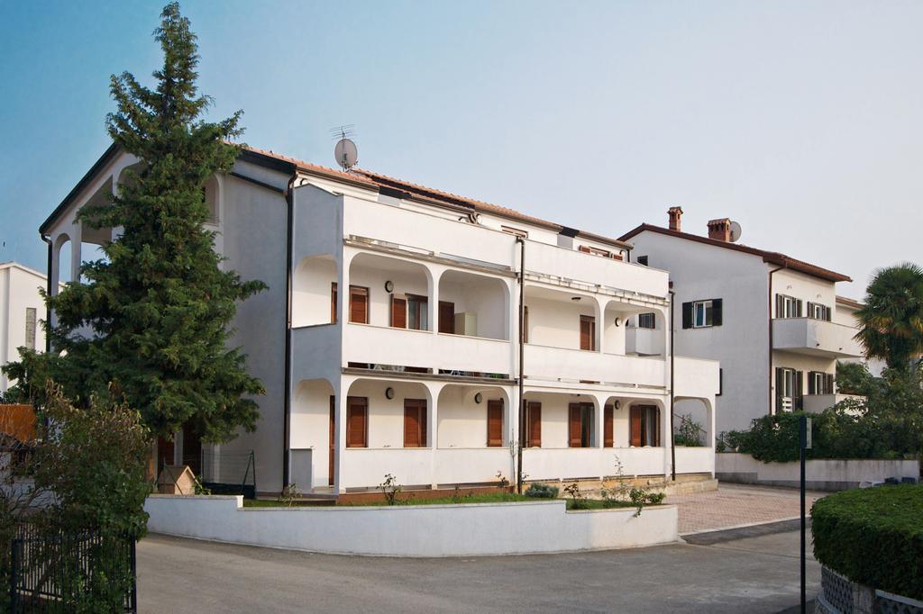 Apartments Ava Porec Bagian luar foto